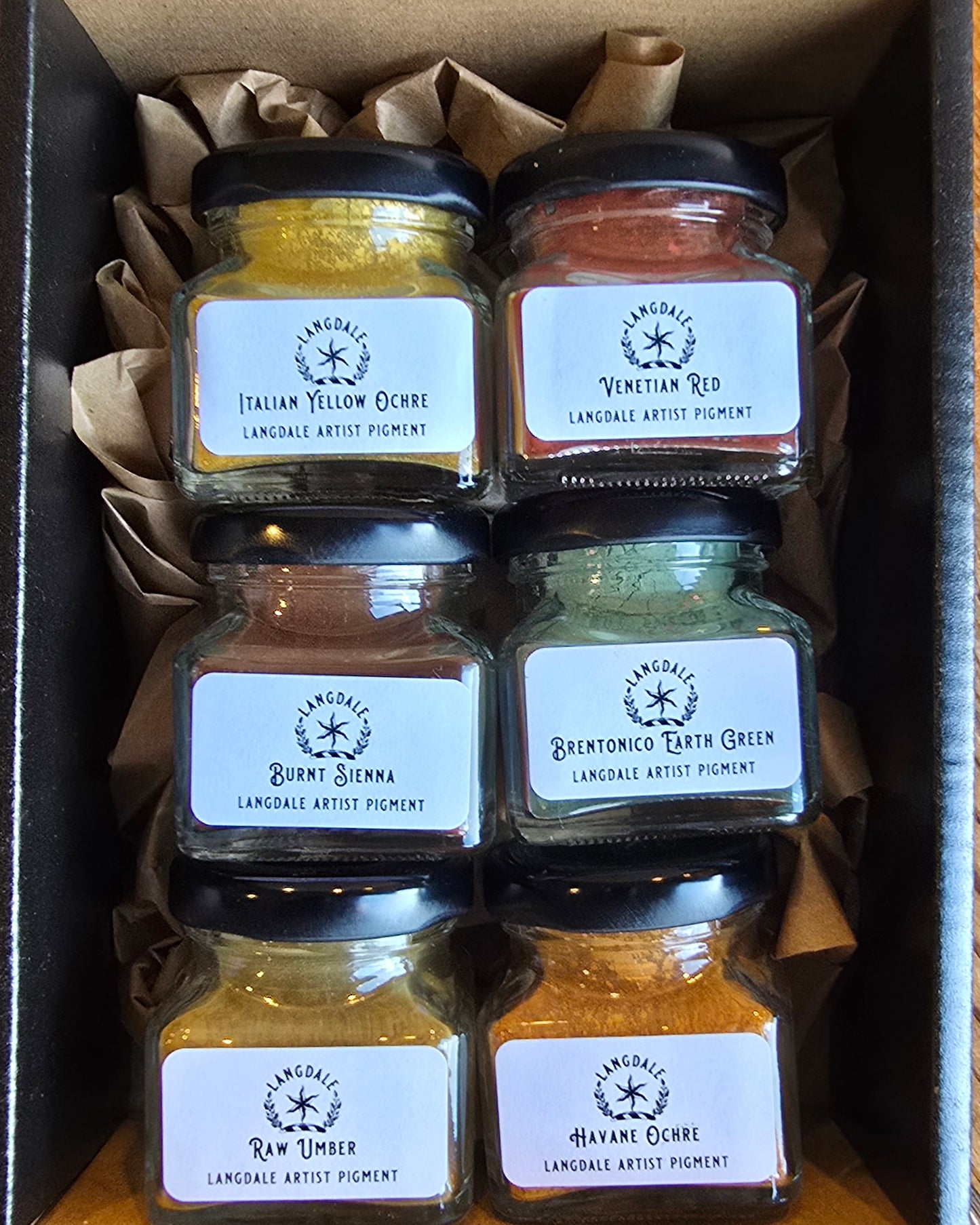 This Radiant Earth Pigment Set